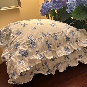 •NEVER USED• 2 Vintage Laura Ashley Square Pillows with Removable Pillow Covers